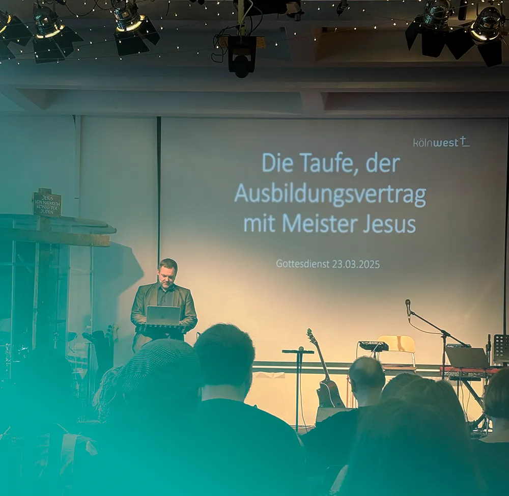Sonntagsgottesdienst immer um 10:30 Uhr